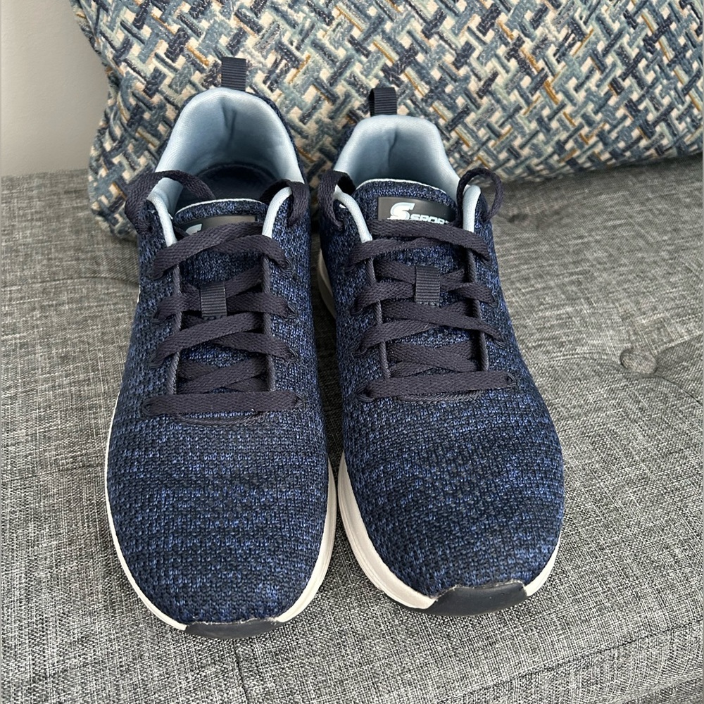 Skechers 71/2 blue sneakers